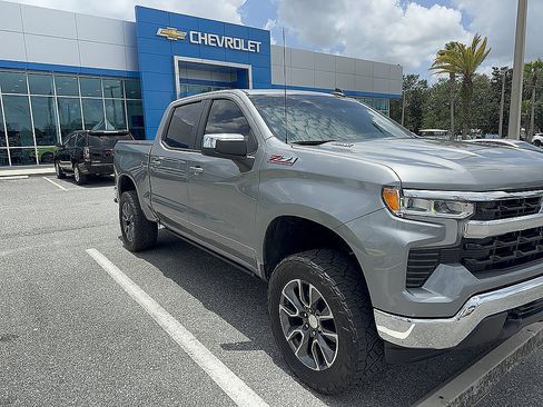 Used 2023 Chevrolet Silverado 1500 LT AWD/4WD image 43