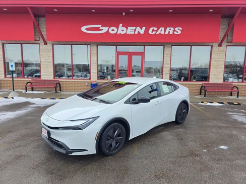 Used 2024 Toyota Prius LE image 1