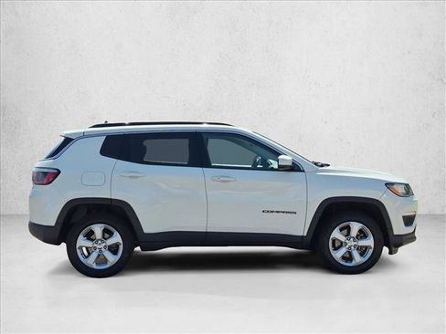 Used 2017 Jeep Compass Latitude AWD/4WD image 12