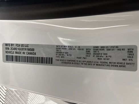 New 2026 Chrysler Pacifica Limited w/ Uconnect Theater Family Group image 26