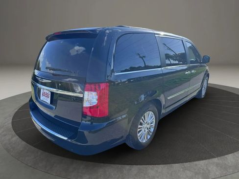 Used 2014 Chrysler Town & Country Touring-L w/ Driver Convenience Group FWD image 5