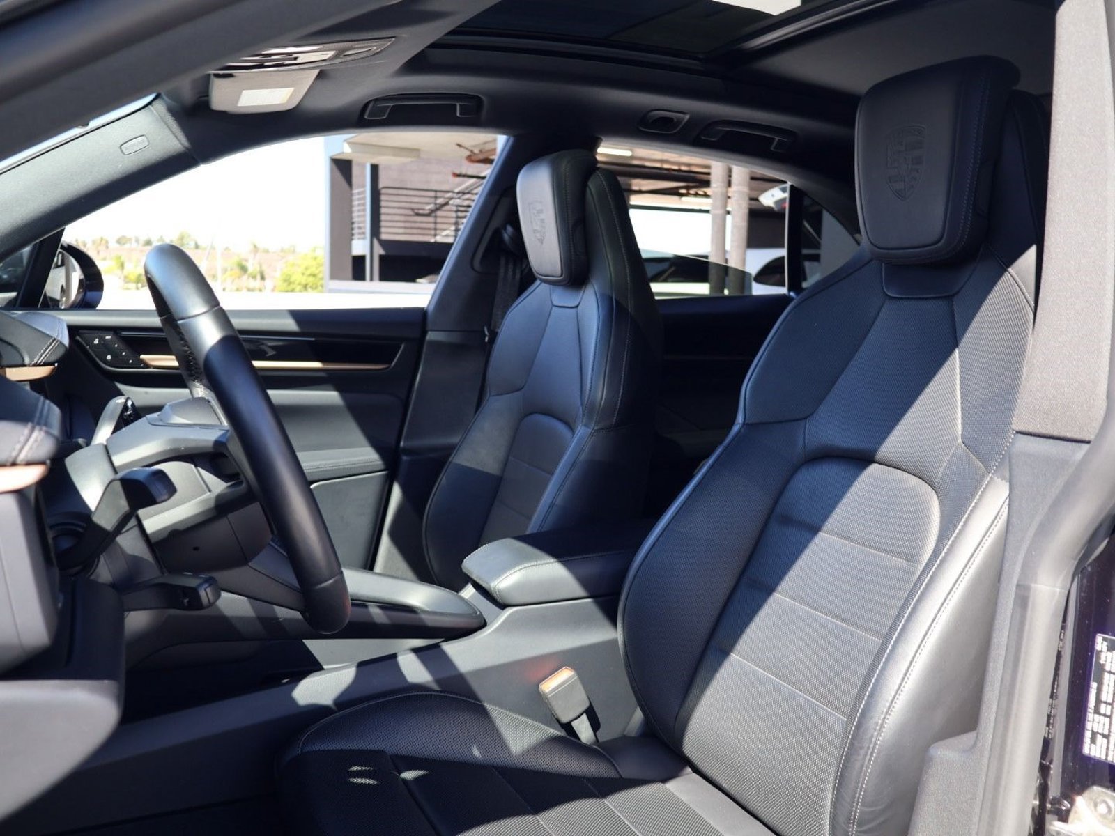 Certified 2024 Porsche Macan 4 Electric AWD/4WD image 5