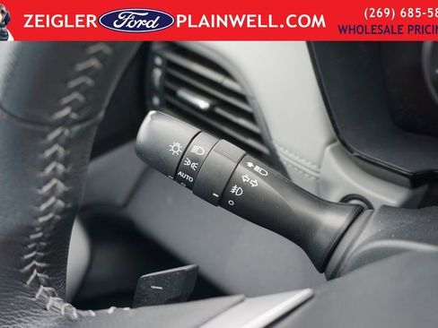 Used 2023 Subaru Outback Premium AWD/4WD image 24