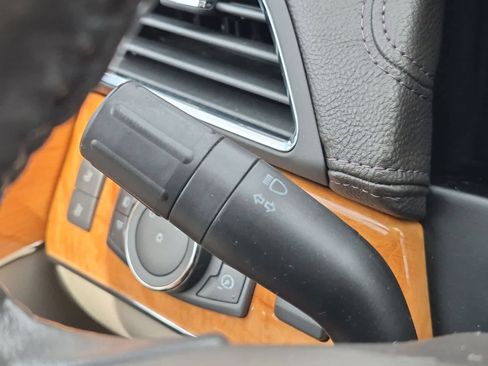 Used 2011 Lincoln MKX AWD w/ Wood Pkg image 28