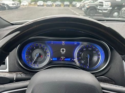 Used 2019 Chrysler 300 Limited RWD image 21
