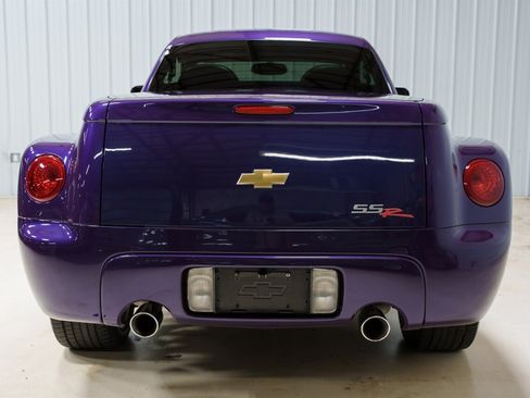 Used 2004 Chevrolet SSR w/ Preferred Equipment Group RWD image 6