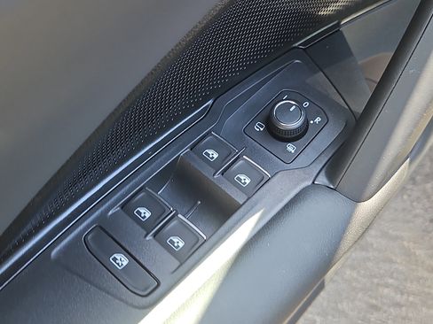 New 2026 Volkswagen Tiguan SEL R-Line AWD/4WD image 6