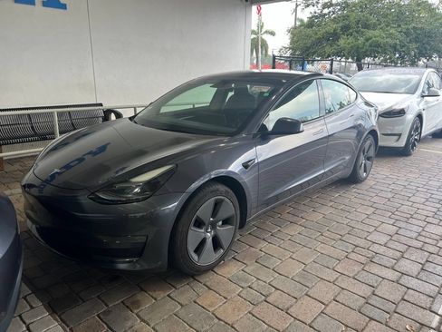 Used 2023 Tesla Model 3 Standard Range RWD image 1