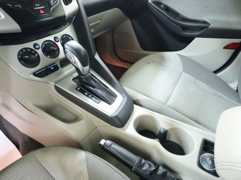 Used 2014 Ford Focus SE FWD image 14