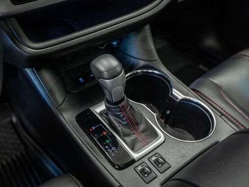 Used 2019 Toyota Highlander SE AWD/4WD image 19
