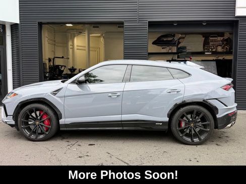Used 2024 Lamborghini Urus S AWD/4WD image 2