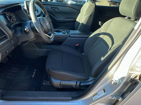 Used 2024 Nissan Rogue S image 16