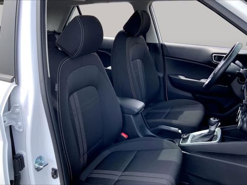 Used 2025 Hyundai Venue SEL FWD image 9