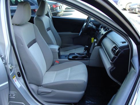 Used 2014 Toyota Camry LE FWD image 10
