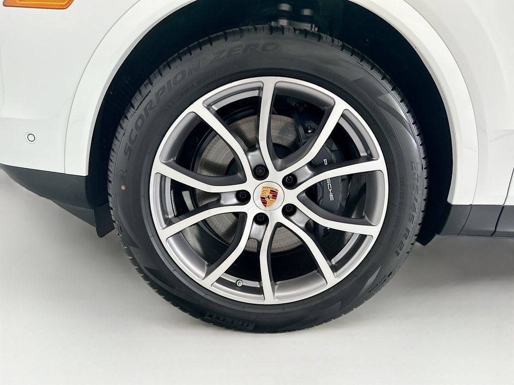 Used 2026 Porsche Cayenne AWD/4WD image 30