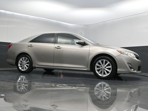 Used 2014 Toyota Camry XLE w/ Leather Package FWD image 41