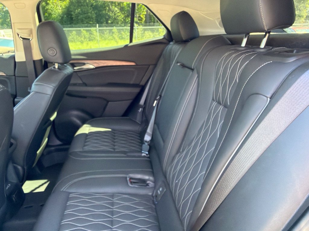 Used 2022 Buick Envision Avenir w/ Technology Package II FWD image 21