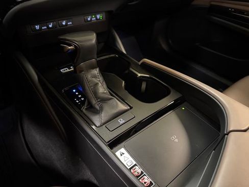 Used 2024 Lexus ES 250 w/ Premium Package AWD/4WD image 17