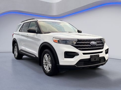 Used 2020 Ford Explorer XLT image 4