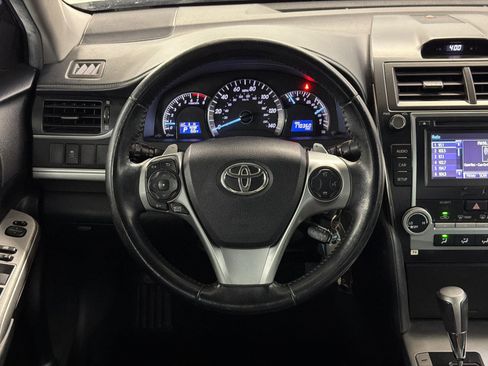 Used 2014 Toyota Camry SE FWD image 17