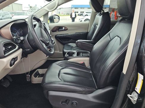 Used 2020 Chrysler Voyager Lxi FWD image 10