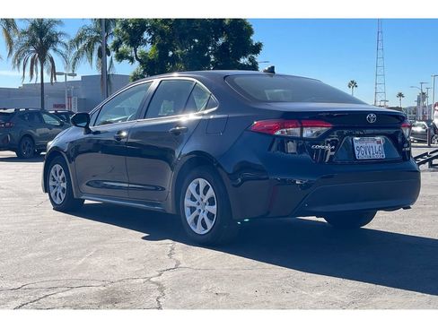 Used 2023 Toyota Corolla LE image 3