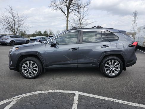 Used 2021 Toyota RAV4 XLE Premium image 15