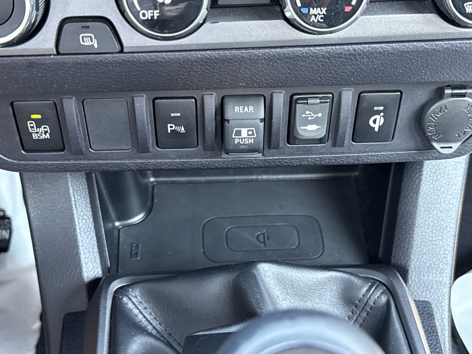 Used 2018 Toyota Tacoma TRD Off-Road w/ Technology Package AWD/4WD image 27