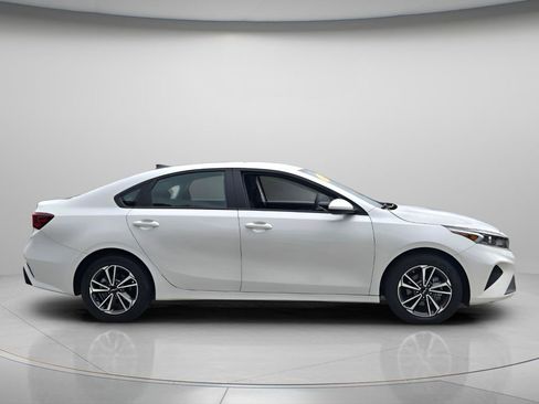 Used 2023 Kia Forte LXS image 4