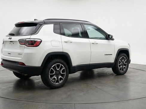 Used 2025 Jeep Compass Trailhawk image 9