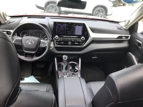 Used 2021 Toyota Highlander Platinum AWD/4WD image 14