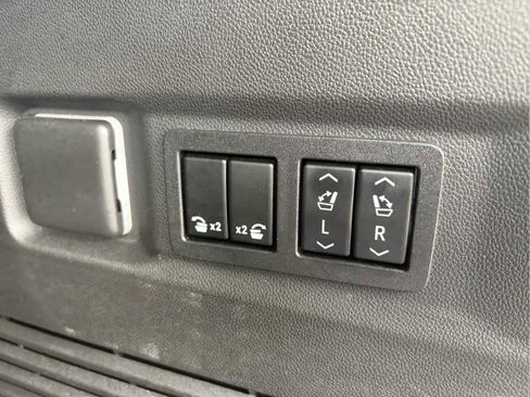 Used 2022 Chevrolet Tahoe RST w/ Sport Performance Package AWD/4WD image 27