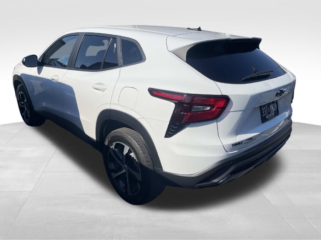 Used 2025 Chevrolet Trax RS w/ Sunroof Package FWD image 4