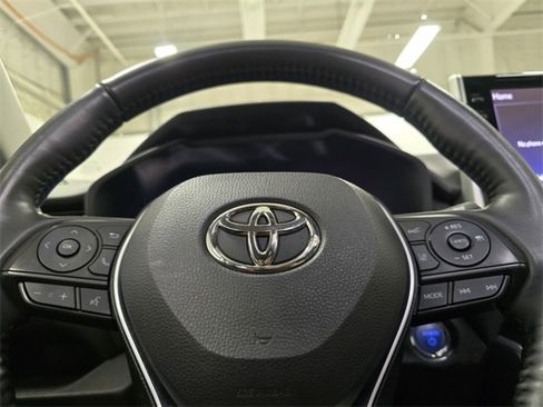 Used 2022 Toyota RAV4 XLE image 28