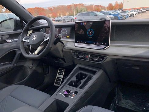 New 2026 Volkswagen Tiguan SE R-Line AWD/4WD image 18