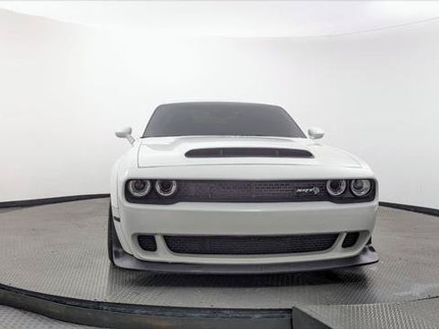 Used 2018 Dodge Challenger SRT Hellcat RWD image 12