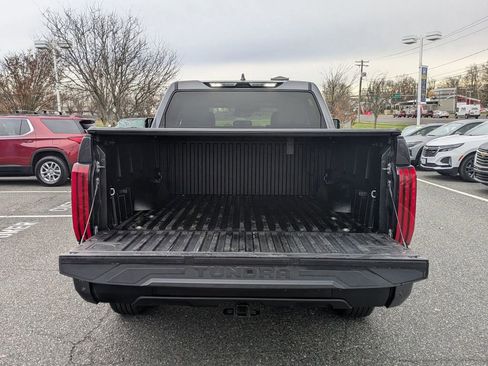 Used 2022 Toyota Tundra SR5 w/ SR5 Convenience Package AWD/4WD image 22