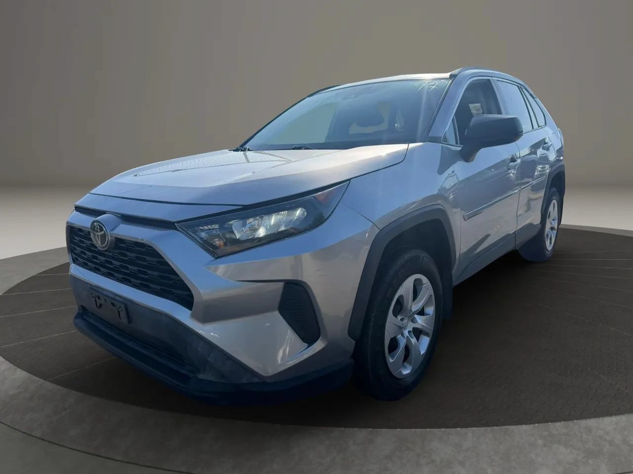 Used 2021 Toyota RAV4 LE AWD/4WD image 1