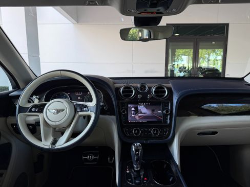 Used 2020 Bentley Bentayga image 37