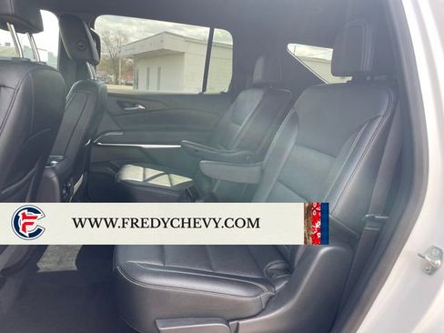 Used 2025 Chevrolet Traverse LT FWD image 24