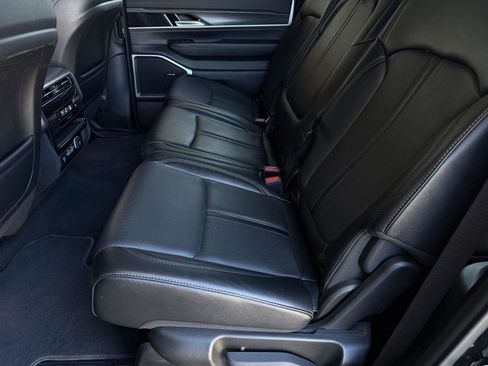 Used 2024 Jeep Wagoneer Series II w/ Flexible Seating Group RWD image 8