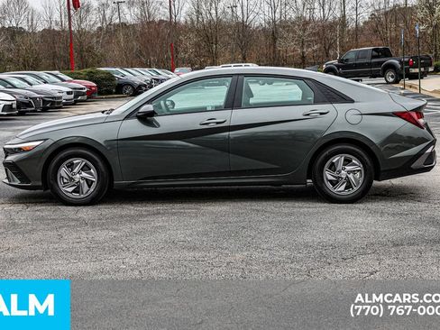 Used 2025 Hyundai Elantra SE FWD image 8