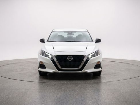 Used 2025 Nissan Altima 2.5 SV FWD image 2