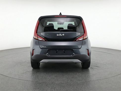 Used 2025 Kia Soul LX w/ LX Technology Package FWD image 7