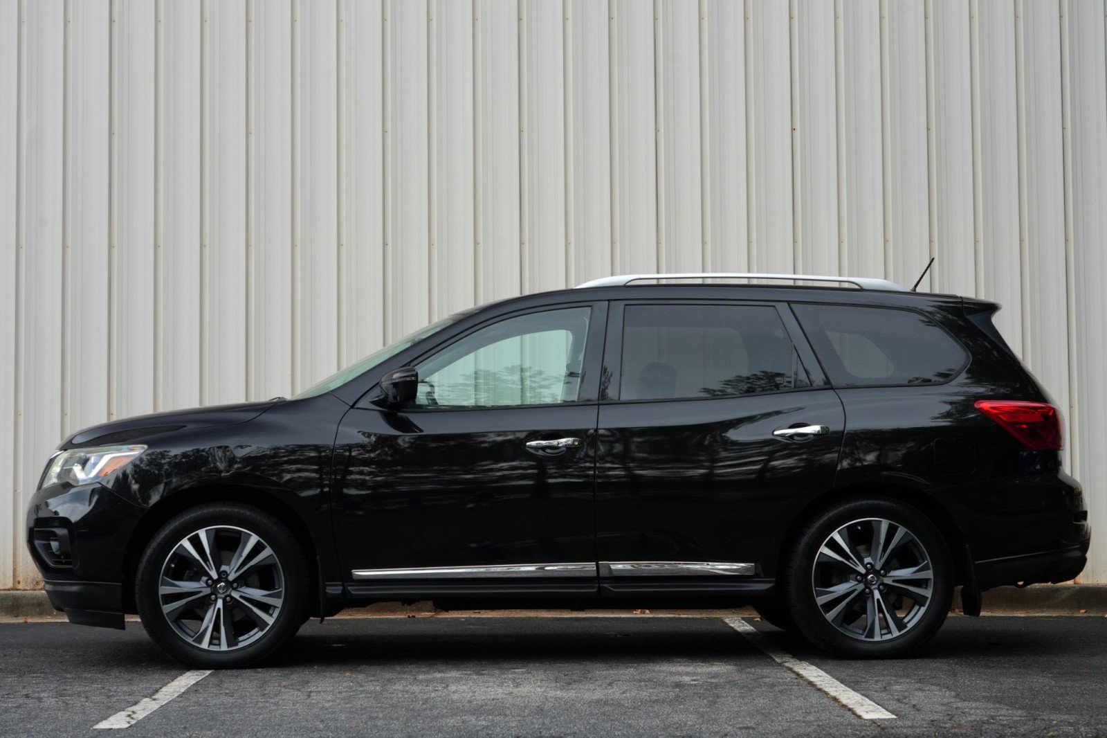 Used 2017 Nissan Pathfinder Platinum AWD/4WD image 8