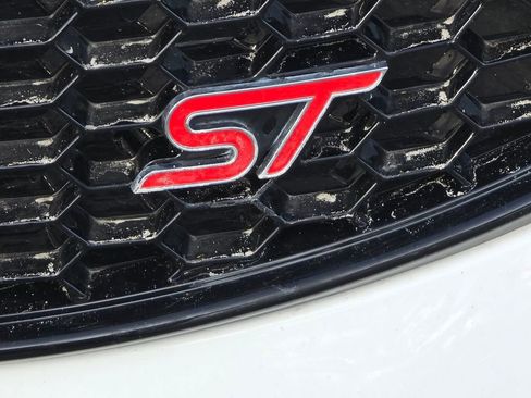 Used 2018 Ford Focus ST image 9