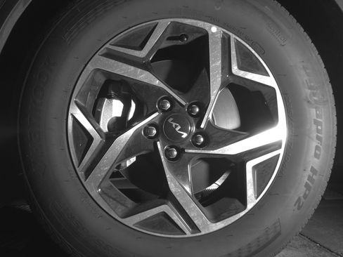 Used 2025 Kia Sportage LX image 12