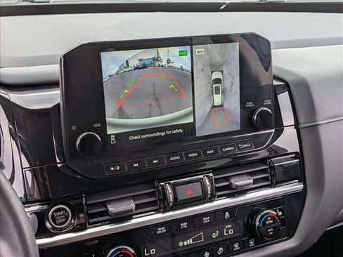 Used 2022 Nissan Pathfinder SL FWD image 19