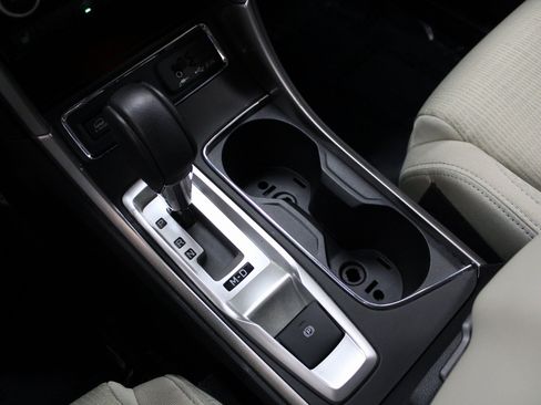 Used 2020 Subaru Ascent Premium w/ Convenience Package image 38