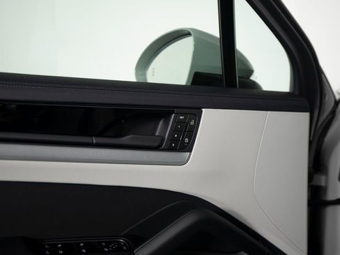 New 2026 Porsche Cayenne S image 13